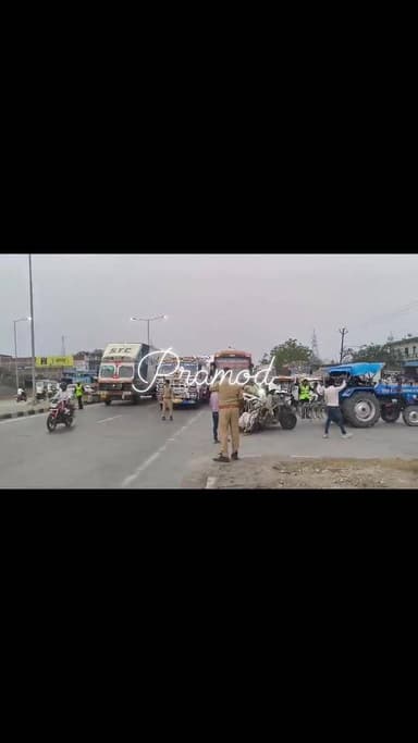 🚨 हंडिया में भीषण सड़क हादसा, स्विफ्ट कार दो हिस्सों में बंटी 🚨
प्रयागराज के हंडिया क्षेत्र में तेज रफ्तार स्विफ्ट कार ...