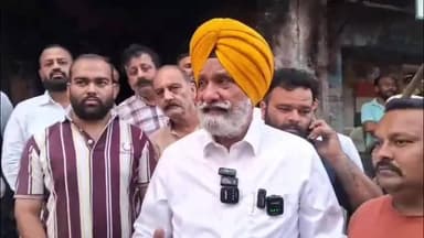 ਗੁਰਦਾਸਪੁਰ: ਗੀਤਾਂ ਭਵਨ ਰੋਡ ਤੇ ਅੱਗ ਨਾਲ ਨੁਕਸਾਨੀ ਗਈ ਦੁਕਾਨ ਦੇ ਮਲਿੱਕਾ ਨੂੰ ਸ਼੍ਰੋਮਣੀ ਅਕਾਲੀ ਦਲ ਦੇ ਸ਼ਹਿਰੀ ਪ੍ਰਧਾਨ ਬੱਬੇਹਾਲੀ ਨੇ ਕੀਤੀ ਮਦੱਦ
