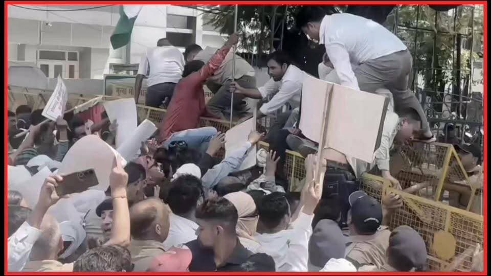 कैबिनेट मंत्री #रेखा आर्य की आवास पर गरजे #पीआरडी कर्मी! पुलिस कर्मियों के छूटे पसीने।
#followerseveryonehighlights
@to...
