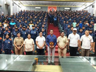 आज रोजी पुण्यश्लोक अहिल्यादेवी होळकर सोलापूर विद्यापीठ येथे ३८ महाराष्ट्र बटालियन एनसीसी चे तब्बल 350 + विद्यार्थी व व...