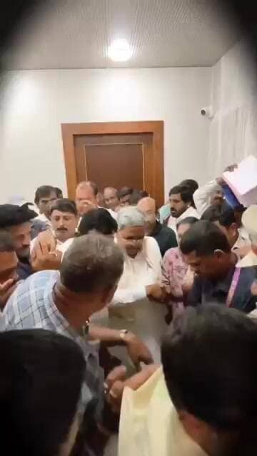 ಸಿದ್ದರಾಮಯ್ಯ ಯುಗಾಂತ್ಯ..! #chitradurga #viralvideo #siddaramaiah #siddaramaiahvsdkshivakumar