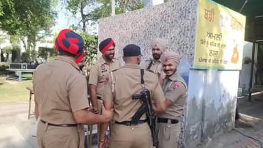 ਤਰਨਤਾਰਨ: ਪੱਟੀ 'ਚ ਗਿਣਤੀ ਜਾਰੀ, ਉਮੀਦਵਾਰਾਂ ਅਤੇ ਸਮਰਥਕਾਂ ਵਿੱਚ ਭਾਰੀ ਉਤਸੁਕਤਾ,ਨਗਰ ਕੌਂਸਲ ਪੱਟੀ ਦੀਆਂ 19 ਵਾਰਡਾਂ ਲਈ ਪਈਆਂ ਵੋਟਾਂ ਦੀ ਗਿਣਤੀ ਸ਼ੁਰੂਆਤ