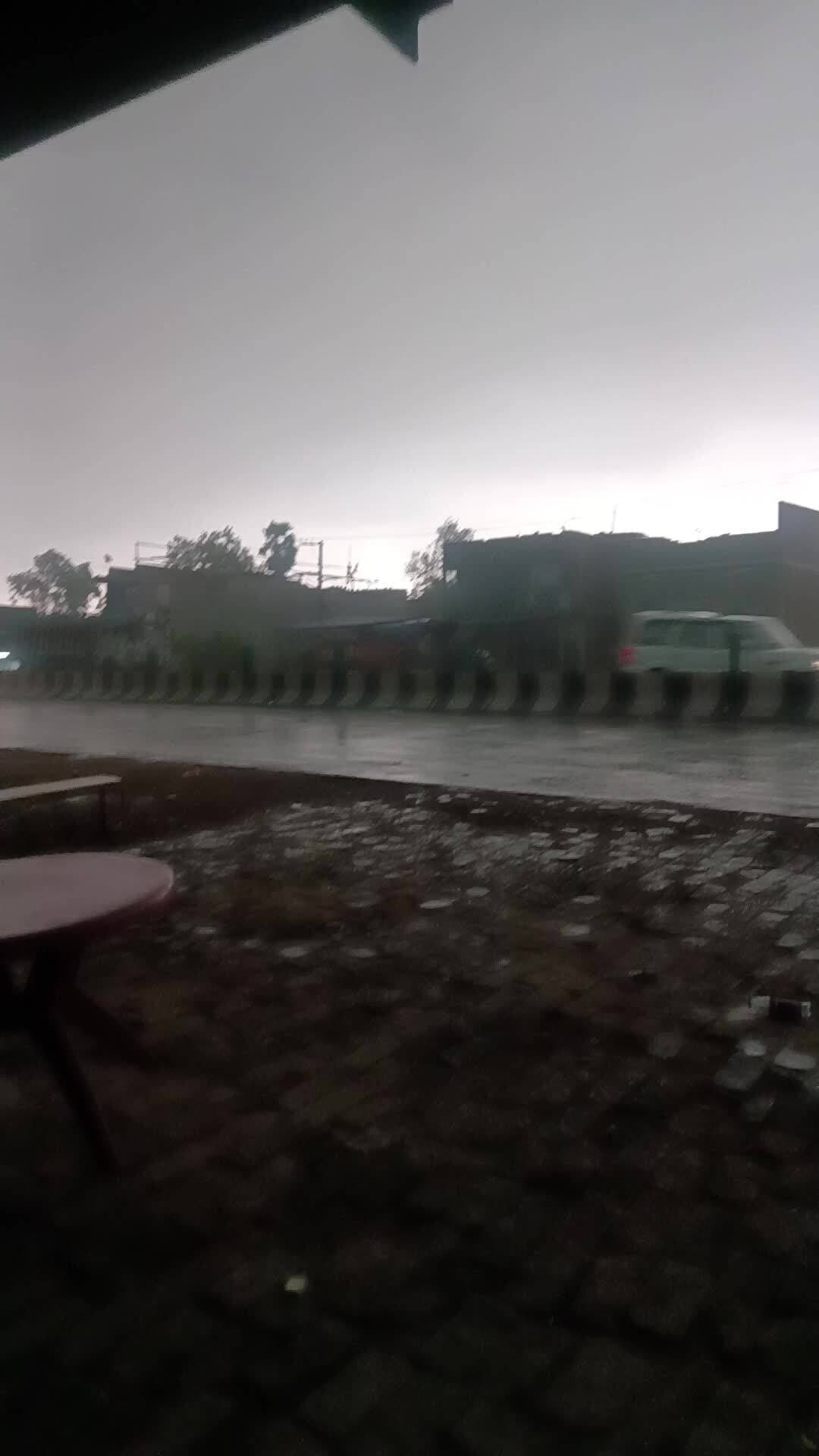 नालंदा जिला मे तेज आंधी के साथ बारिश