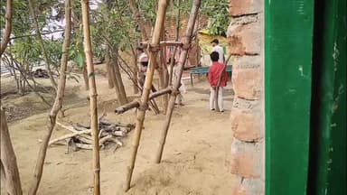 मुस्लिम व्यक्ति द्वारा चमार समाज के घर में पंडित के लड़के के बैठने पर गाली-गलौज और विवाद।"