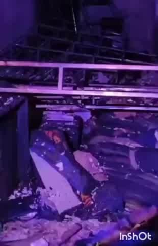 जलालपुर: जैतपुर थाना क्षेत्र के नेवादा बाजार में रायल साड़ी घर में शार्ट सर्किट से लगी आग, 20 लाख का सामान जला