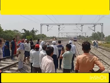 #जौनपुर मुंगराबादशाहपुर के पकड़ी में अंडरपास बनाने की मांग तेज डीआरएम से मिले ग्रामीण