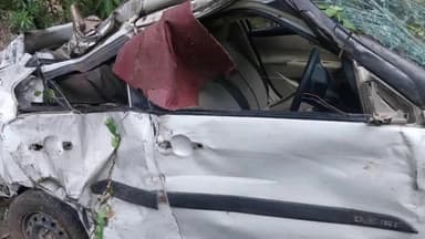 कांडा: विजयपुर ढपट्टी सड़क के किमी एक में सड़क हादसे में कार 400 मीटर खाई में गिरी, तीन लोग सवार, दो की हालत गंभीर