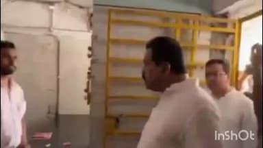 ठाणे: ठाणे एसटी स्थानकात महिलांकडून शौचालयात पैसे आकारले जात असल्यामुळे ठाकरे गट नेते राजन विचारे आक्रमक