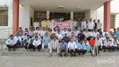 अरनोद: महंगाई और ईंधन संकट के विरोध में अरनोद में कांग्रेस ने किया धरना प्रदर्शन