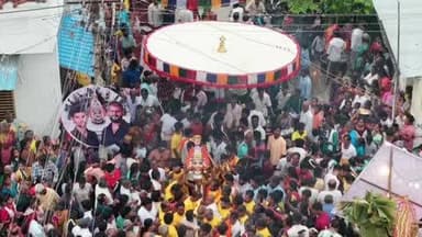 குடியாத்தம்: குடியாத்தம் தட்டப்பாறை கிராமத்தில் கங்கை அம்மன் சிரசு திருவிழா வெகு விமர்சையாக நடைபெற்றது ஏராளமான பக்தர்கள் சுவாமி தரிசனம்