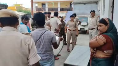 रामगढ़ चौक: नोनगढ़ पंचायत के मुखिया पति ने न्यायालय में किया समर्पण, अवैध बालू लदा ट्रैक्टर छुड़ाने का है आरोप
