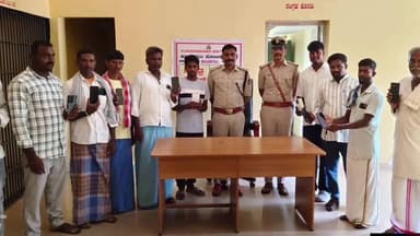 ಹರಪನಹಳ್ಳಿ: ಹಲುವಾಗಲು ಪೊಲೀಸ್ ಠಾಣೆಯ ವ್ಯಾಪ್ತಿಯಲ್ಲಿ ಕಳೆದು ಹೋದ ಮೊಬೈಲ್ ಗಳನ್ನು ಪತ್ತೆ ಹಚ್ಚಿ ಮರಳಿ ವಾರಸುದಾರರಿಗೆ ಹಿಂತಿರುಗಿಸಿದ ಪೊಲೀಸರು