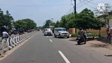 மண்மங்கலம்: வெண்ணைமலை பாலசுப்பிரமணிய சுவாமி கோயிலுக்கு சொந்தமான நிலம் போலீஸ் பாதுகாப்புடன் அறிவிப்பு பலகை வைத்தனர்.
