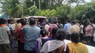 গোপীবল্লভপুর ১: প্রকাশ্য দিনের বেলায় গোপীবল্লভপুরে গুলি চালানোর ঘটনা,আততায়ীদের গুলিতে জখম আকুল সেনাপতি নামে এক ব্যক্তি