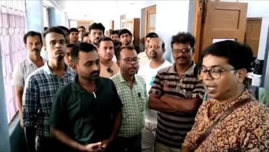 বাগদা: অন্নপূর্ণা যোজনার কাজ করতে চান না BLO রা , এই কাজ থেকে অব্যাহতি চেয়ে স্মারকলিপি জমা দিল বাগদার বি ডি ও কে