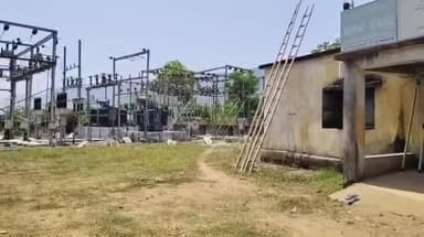 ଲାଞ୍ଜିଗଡ: ଅଘୋଷିତ ବିଦ୍ୟୁତ କାଟରେ ଅସହ୍ୟ ଲାଞ୍ଜିଗଡ ଗ୍ରାମବାସୀ ଗ୍ରୀଡ଼ରେ ତାଲା ପକାଇ ଧାରଣା
ଯନ୍ତ୍ରୀଙ୍କ ଜରିଆରେ ଟାଟା ପାୱାର ଏସଡିଓଙ୍କୁ ଦାବିପତ୍ର