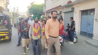 ਨਵਾਂਸ਼ਹਿਰ: ਨਵਾਂ ਸ਼ਹਿਰ ਦੇ ਵਾਰਡ ਨੰਬਰ 13 ਤੋਂ ਨਗਰ ਕੌਂਸਲ ਚੋਣਾਂ ਵਿੱਚ ਆਜ਼ਾਦ ਉਮੀਦਵਾਰ ਪਰਮਜੀਤ ਬਖਸ਼ੀ ਨੇ ਜਿੱਤ ਤੋਂ ਬਾਅਦ ਕੀਤਾ ਲੋਕਾਂ ਦਾ ਧੰਨਵਾਦ