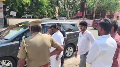 ராசிபுரம்: பழைய பேருந்து நிலையம் அருகே போக்குவரத்து நெரிசலை தவிர்க்கும் வகையில் அமைச்சர் யோகேஷ் தமிழ்ச்செல்வன் ஆய்வு செய்தார்