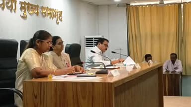 धुळे: साक्री रोड महानगर पालिकेत स्थायी समितीची सभा सभापती लताबाई पोतदार यांच्या अध्यक्षतेखाली संपन्न