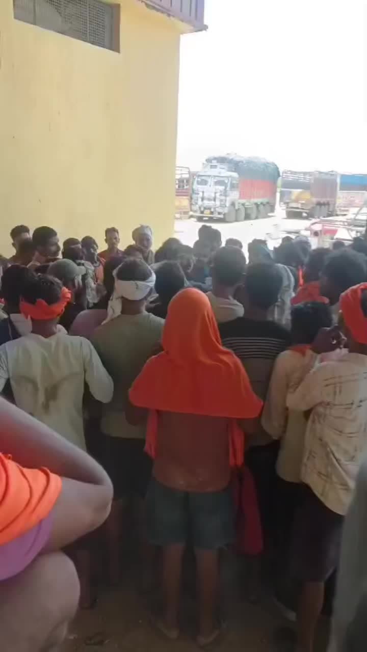 kpila pashu ahar me paisa na bdne ke karan lebar hadtal