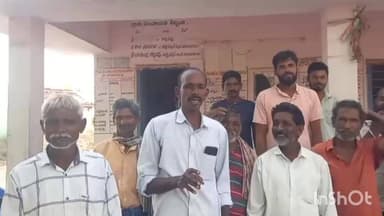 గన్నేరువరం: నెల రోజులగా చాకలివాని పల్లే DCMS కొనుగోలు కేంద్రంలో వరి ధాన్యం పేరుకు పోతున్న అధికారులు పట్టించుకోవడం లేదని రైతుల ఆవేదన