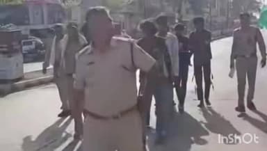 रतलाम नगर: मोतीनगर: पत्थरबाजी के आरोपियों को वाहन खराब होने पर पुलिस पैदल ले गई