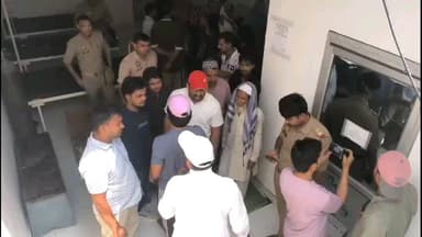 टांडा: टांडा में MK हॉस्पिटल में डॉक्टर की लापरवाही से बच्चे की मौत, अस्पताल को स्वास्थ्य विभाग ने किया सील