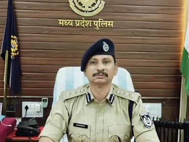 टीकमगढ़: पुलिस अधीक्षक द्वारा "कॉकरोच जनता पार्टी" नाम से वायरल संदेशों और संदिग्ध लिंक से सतर्क रहने की अपील--