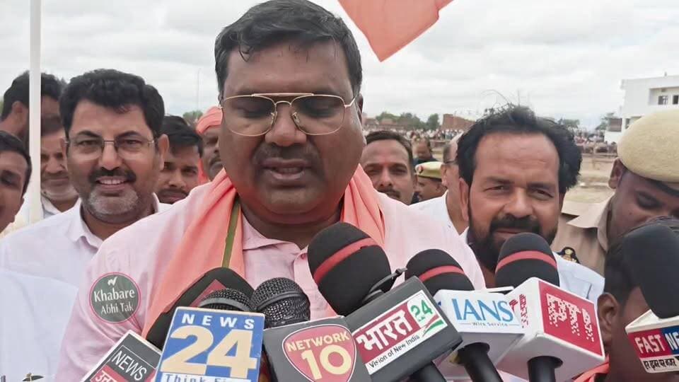 मधुबन में मुख्यमंत्री Yogi Adityanath के सफल कार्यक्रम के बाद खुश दिखे भाजपा विधायक Ramvilas Chauhan
#मधुबन #योगीआदित्यन...