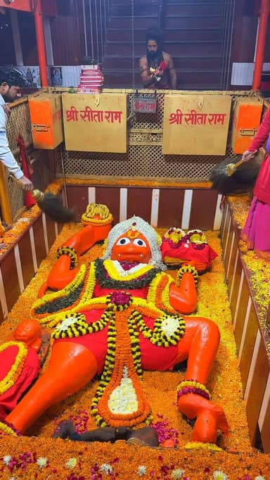 श्री बड़े हनुमान जी महाराज 🙏🏻🕉️
Follow @my_world_prayagraj
#hanumanchalisa #hanuman #hanumanji #bajrangbali #hanumant...