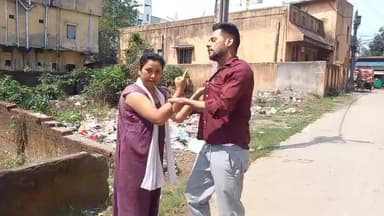 झारखंड सरायकेला के आदित्यपुर में महिला को स्ट्रीट डॉग को खाना खिलाना मांगा पड़ा, डॉग को खाना खिलाने पर पड़ोसी ने महिला क...