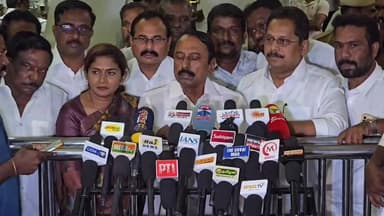 கோவை தெற்கு: விமான நிலையத்தில் வருவாய்த்துறை அமைச்சர் செங்கோட்டையன் செய்தியாளர்களுக்கு பேட்டியளித்தார்.