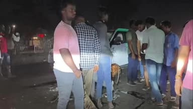 करवीर: पुणे-बेंगलोर महामार्गावर उचगाव नजिक भीषण अपघात, ट्रकला कारची जोरदार धडक; वाहनाचा चक्काचूर, सुदैवाने जीवितहानी टळली