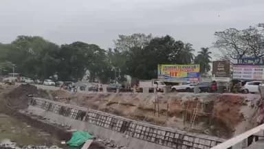 వాడపల్లిలో ట్రాఫిక్ రద్దీ, కిలోమీటర్ల మేర నిలిచిన వాహనాలు