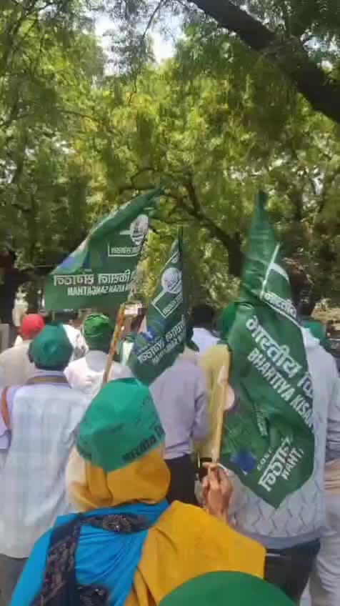 @प्रयागराज: किसानो का संपूर्ण कर्ज माफ हो।
#Prayagraj: The entire debt of farmers should be waived off.
#भारतीय_किसान_संगठन
@Bhartiya_Kisan_Sangthan
#राष्ट्रीय_अध्यक्ष