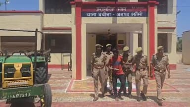 बबीना पुलिस ने मुठभेड़ में एक को पकड़ा,चोरी का ट्रेक्टर ट्रॉली और अवैध असलाह कारतूस बरामद #JhansiPolice