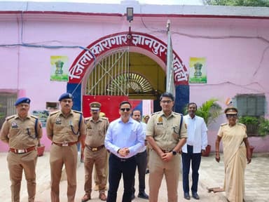 श्री शैलेष कुमार, जिलाधिकारी भदोही व श्री अभिनव त्यागी पुलिस अधीक्षक भदोही द्वारा संयुक्त रूप से जिला कारागार ज्ञानपुर क...