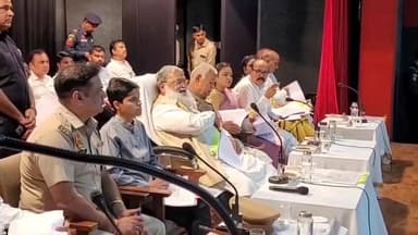 अनिल विज ने प्रशासन को दिए सख्त निर्देश, अब अवैध कॉलोनी काटने वालों की खैर नहीं
#AnilVij #HaryanaNews #हरियाणा