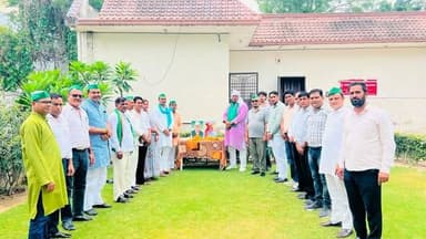 भारतीय किसान यूनियन (कृषक) ने ग्रेटर नोएडा कार्यालय पर पूर्व प्रधानमंत्री चौधरी चरण सिंह एवं किसान नेता जतन भाटी की पुण्...