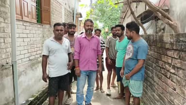 বারাসাত ১: ভোটে হারতেই ড্রেনের কাজ বন্ধ! বর্ষার শুরুতেই জলযন্ত্রণা ও ডেঙ্গুর আতঙ্কে দত্তপুকুরের রামকৃষ্ণ পল্লী
