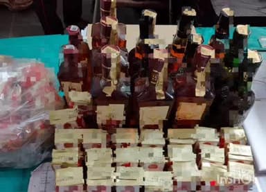कृत्यानंद नगर: मधुबनी थाना पुलिस ने गुप्त सूचना के आधार पर एक टोटो से भारी मात्रा में विदेशी शराब की बरामदगी की