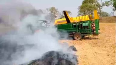 अकलतरा: परसाही गांव में थ्रेसर मशीन से धान की मिंजाई करते समय ट्रैक्टर के इंजन में लगी आग, इंजन पूरी तरह से जल गया
