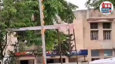 पूर्णिया दमदार में एक बहुत ही बड़ा सड़क हादसा हुआ है जिस टेंपो को ओवरटेक कर रहा ट्रैक्टर।। ओवरटेक के दौरान टेंपो में बैठ...