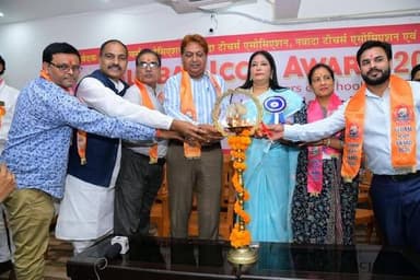ग्लोबल आइकन अवार्ड 2026 समारोह में शिक्षकों को किया सम्मानित
शिक्षक के कंधों पर देश और समाज का भविष्य-डॉ ज्योति
राजनीति...