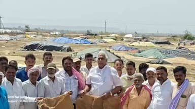 కాగజ్నగర్: లగ్గం గ్రామంలో వరి కొనుగోలు కేంద్రాన్ని సందర్శించిన సిర్పూర్ మాజీ ఎమ్మెల్యే కోనేరు కోనప్ప