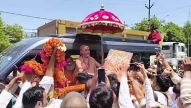 कौंच: कोंच पहुंचे शंकराचार्य अविमुक्तेश्वरानंद, बोले- नकली हिंदुओं से सनातन को खतरा, सरकार गाय को पशु नहीं गौमाता घोषित करे