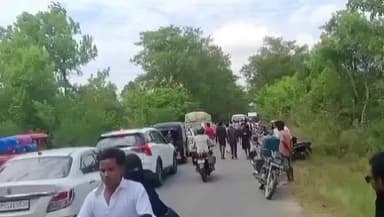 डुमरियागंज: राजकीय महाविद्यालय चौखड़ा के सामने मायके जा रही महिला और उसके 2 वर्षीय बेटे की ट्रक की चपेट में आने से हुई मौत