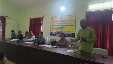 कपकोट: विकासखण्ड सभागार कपकोट में 122 ग्राम प्रधानों को ठोस अवशिष्ट प्रबंधन और कूड़ा निस्तारण विषय की जानकारी दी गई
