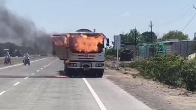 पचोर: पचोर हाईवे पर ट्राले में लगी भीषण आग, ड्राइवर ने कूदकर बचाई जान