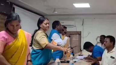 రంపచోడవరంలో సమయపాలన పాటించని అధికారులు, రాష్ట్ర ఎస్టీ కమిషన్ ఛైర్మన్ బొజ్జిరెడ్డి ఆగ్రహం